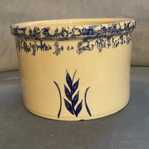 Vintage Roseville, Ohio,USA beige, pottery, 1 qt low w/ blue painting & stamping